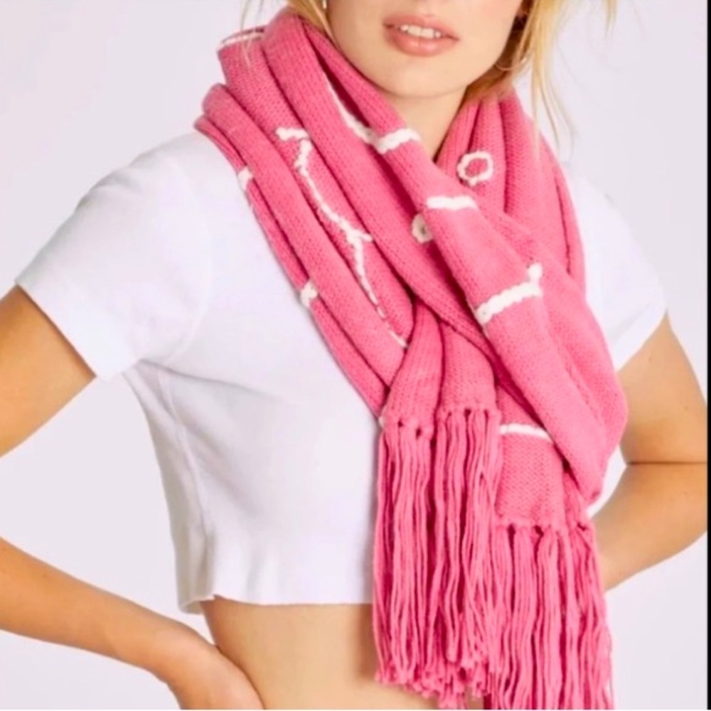NWT WILDFOX COUTURE Flirtatious ‘Hold Me Tight’ Chainlink Scarf in Doll Pink